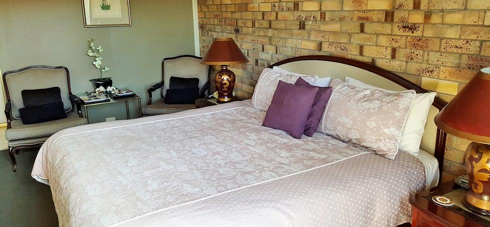 Whether you travel as a single, a couple, twin, family or larger group, we have room options to suit at Centre Point Mid City Motor Inn - Warwick QLD