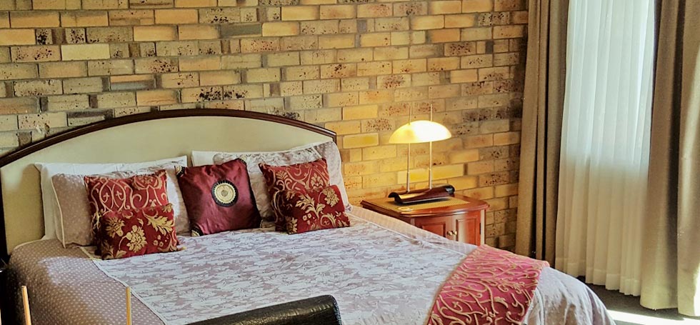 Centre Point Mid City Motor Inn is conveniently located close to the CBD of Warwick in the Southern Downs of Queensland.