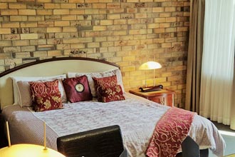 King Superior Room at Centre Point Mid City Motor Inn