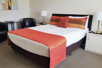 Queen Deluxe Room at Centre Point Mid City Motor Inn